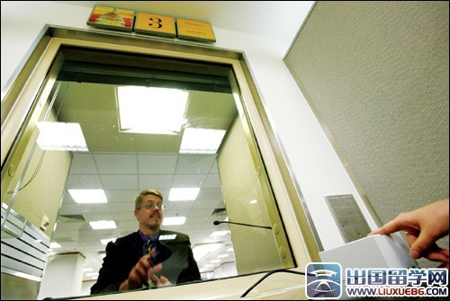 美国移民法和国籍法214b