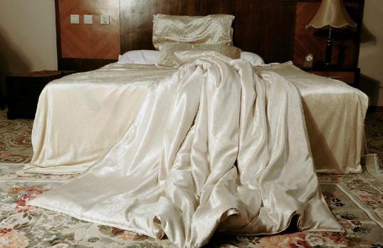 在蚕丝被的好处,蚕丝被的好处和坏处,蚕丝被有什么好处,蚕丝被对人体的好处,夏天盖蚕丝被的好处,蚕丝被对小孩的好处,蚕丝被对老人的好处,盖蚕丝被的好处,蚕丝被的好处与缺点,蚕丝被有哪些好处,盖蚕丝被有什么好处,用蚕丝被的好处,用蚕丝被有什么好处,蚕丝被对身体的好处,使用蚕丝被的好处