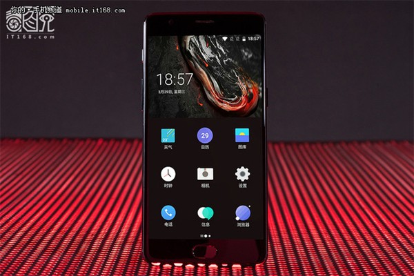  达康书记也爱它 纯黑手机凭啥成为潮流