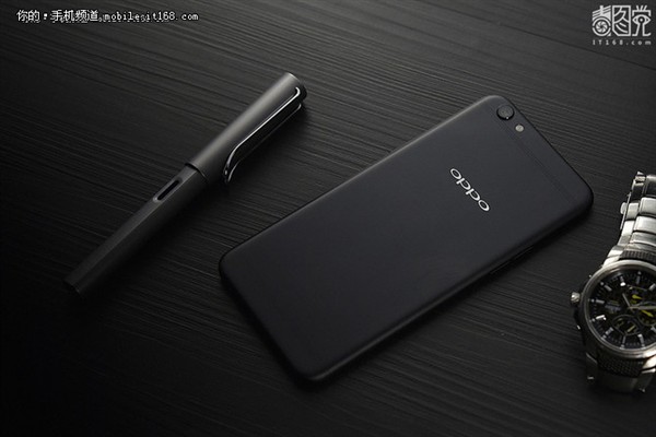  达康书记也爱它 纯黑手机凭啥成为潮流